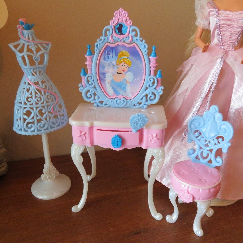 Disney Princess Dollhouse Cinderella Enchanted Vanity set